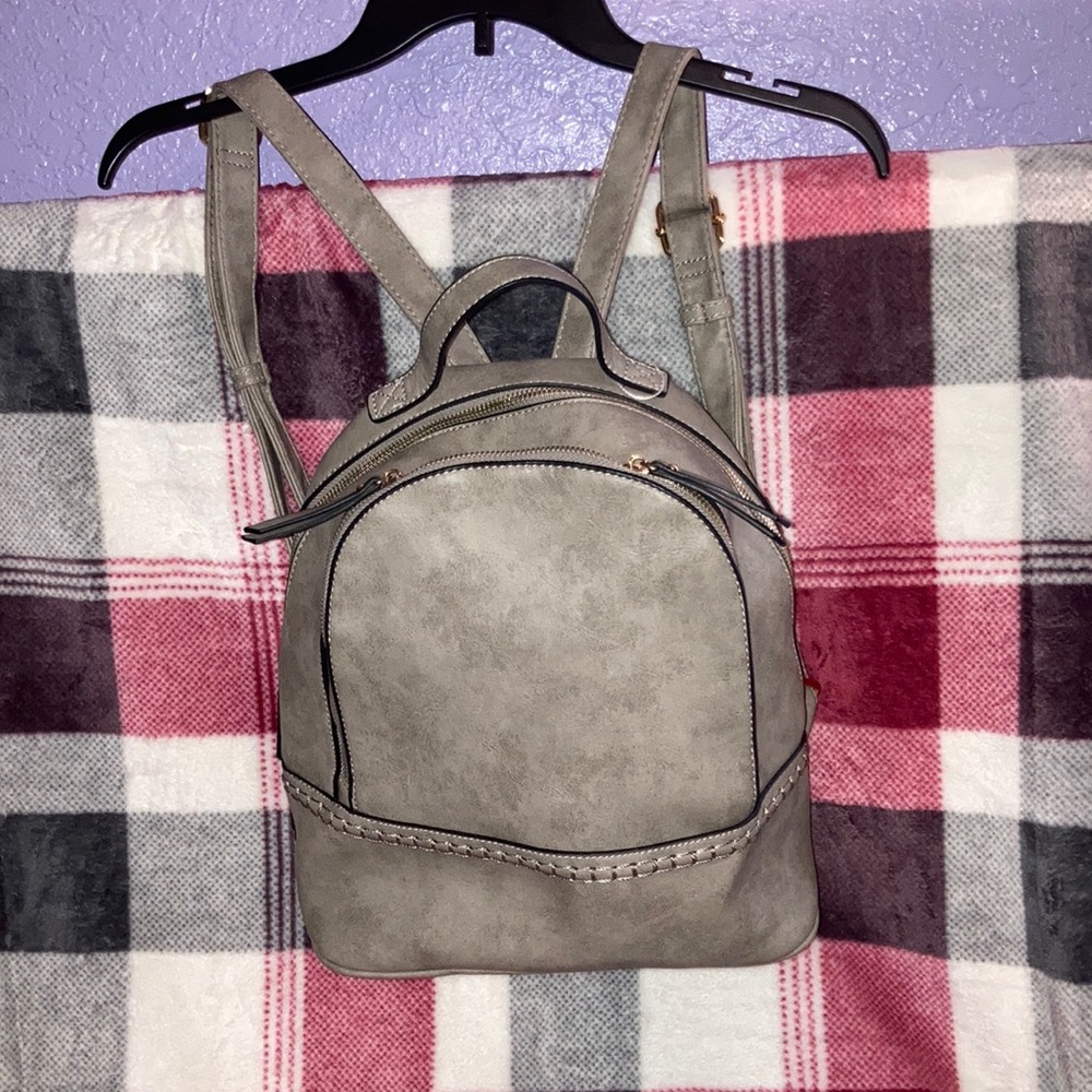 Jen&co mini backpack. Grey leather and gold accents